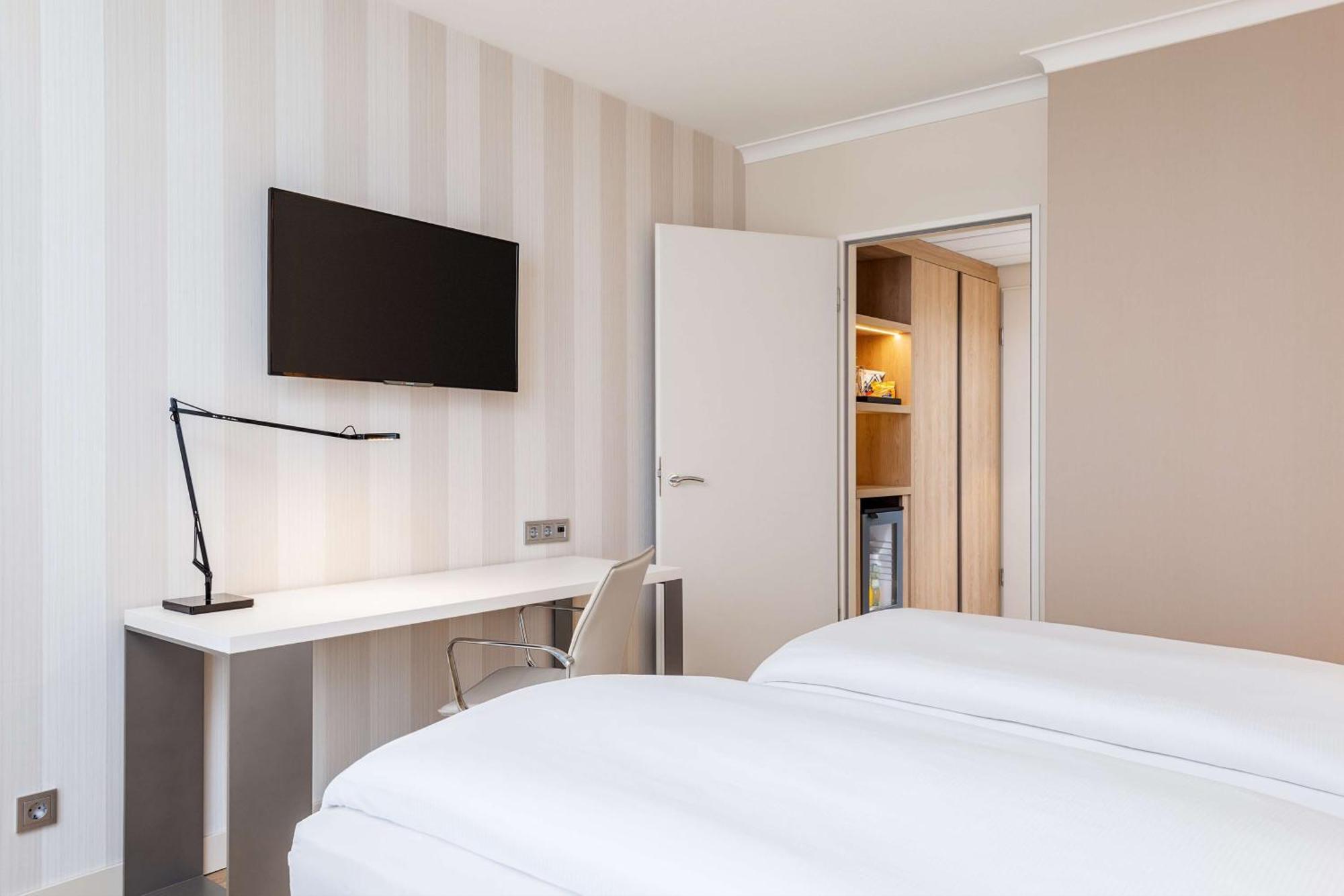 Nh Berlin Alexanderplatz Hotel Ngoại thất bức ảnh